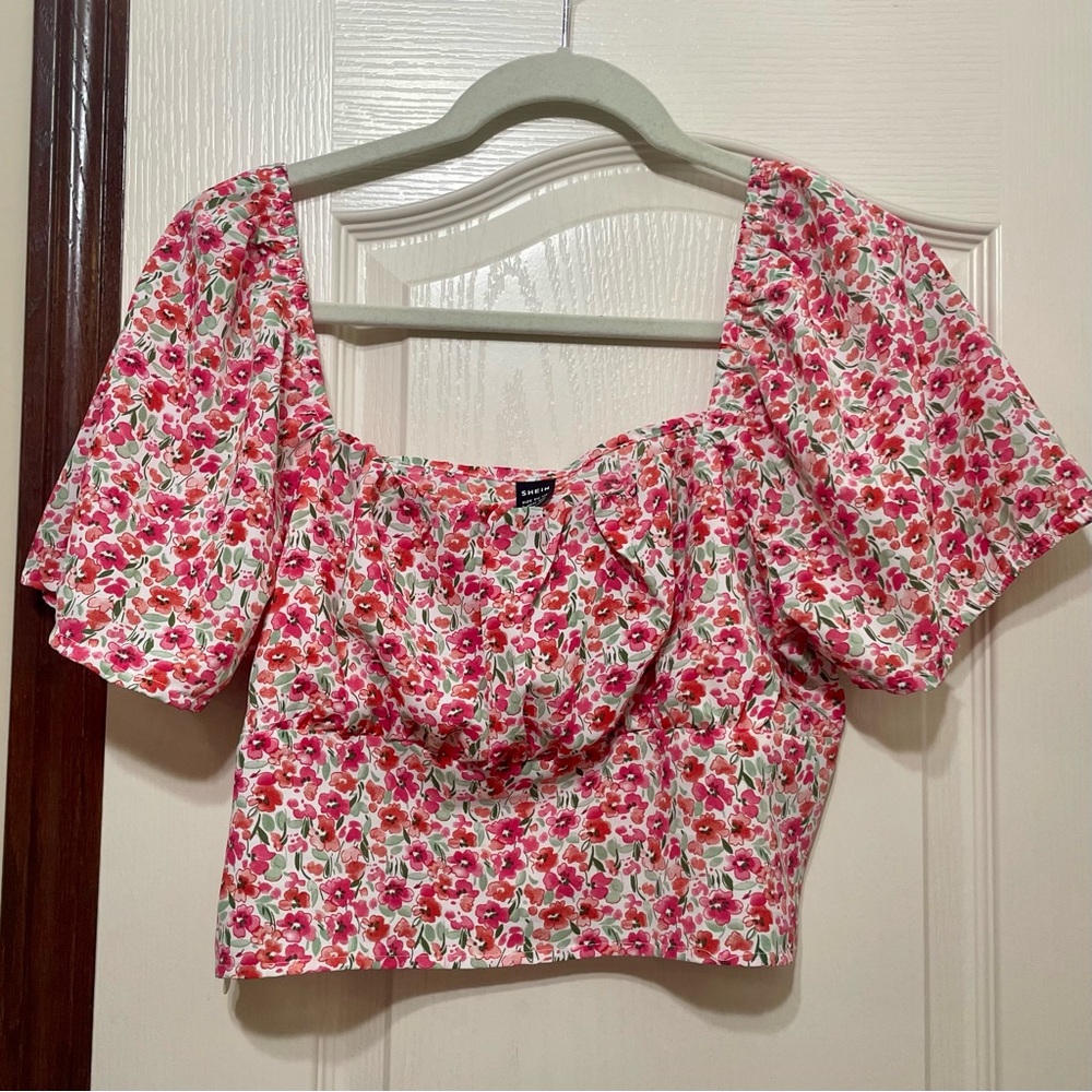 Fun floral crop top with balloon arms and side zipper closure
